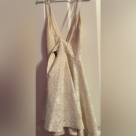 XL Windsor Short Shimmery White Gold Backless Flowy Homecoming Dress *STAINED* - Picture 2 of 7